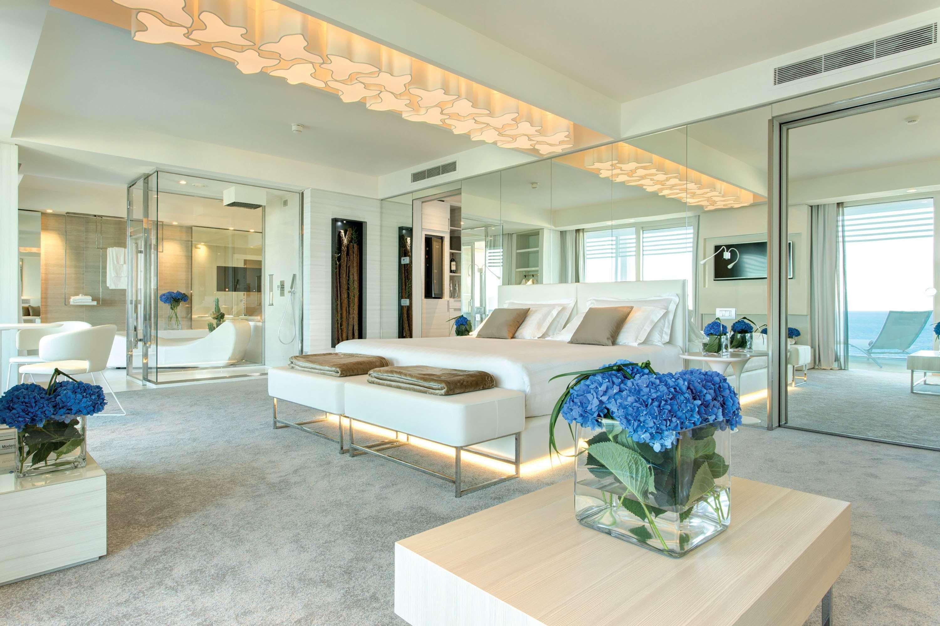 Almar Jesolo Resort & Spa Esterno foto A suite at the Mandarin Oriental, Munich