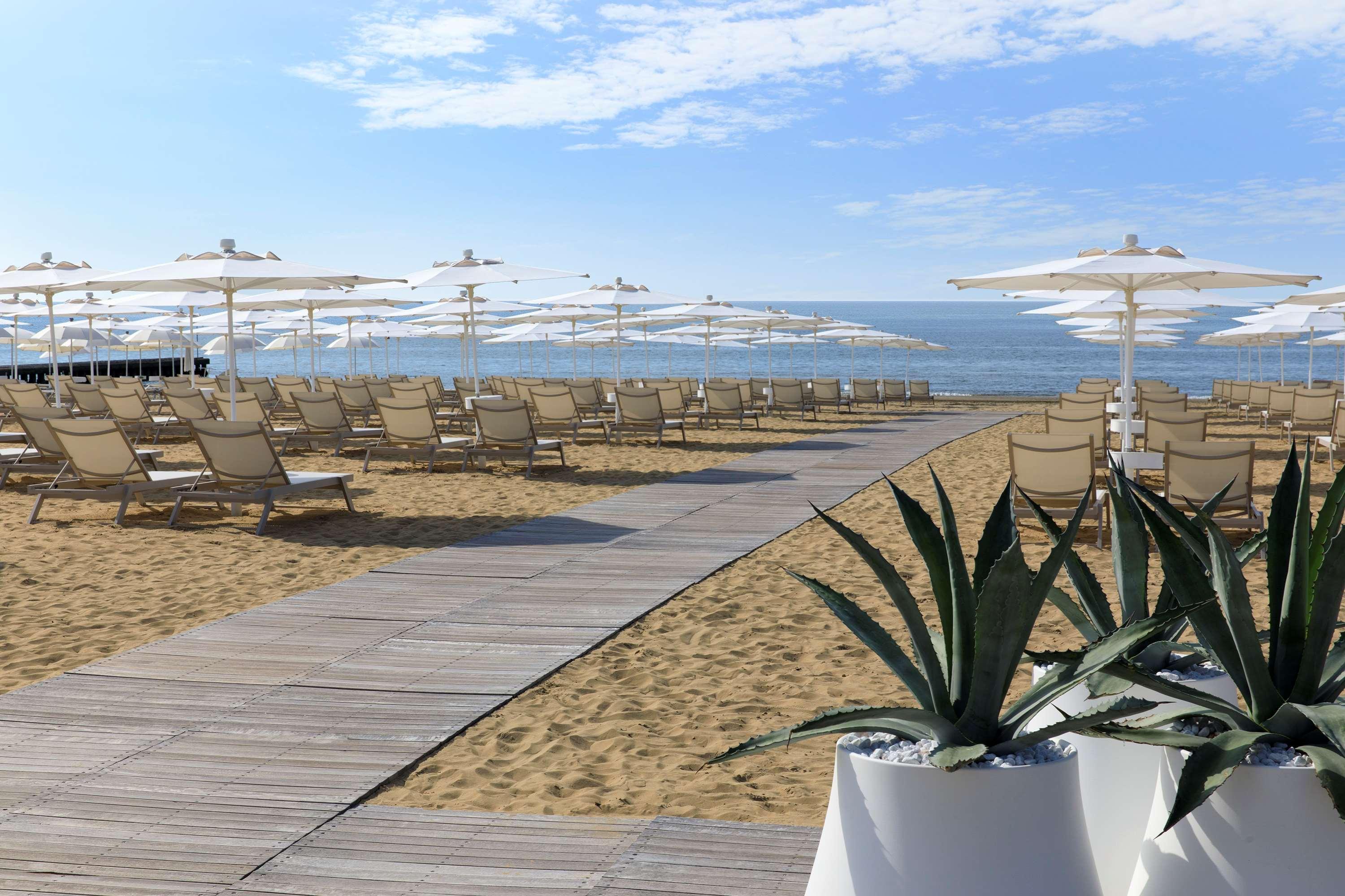 Almar Jesolo Resort & Spa Esterno foto Beach of the Hotel