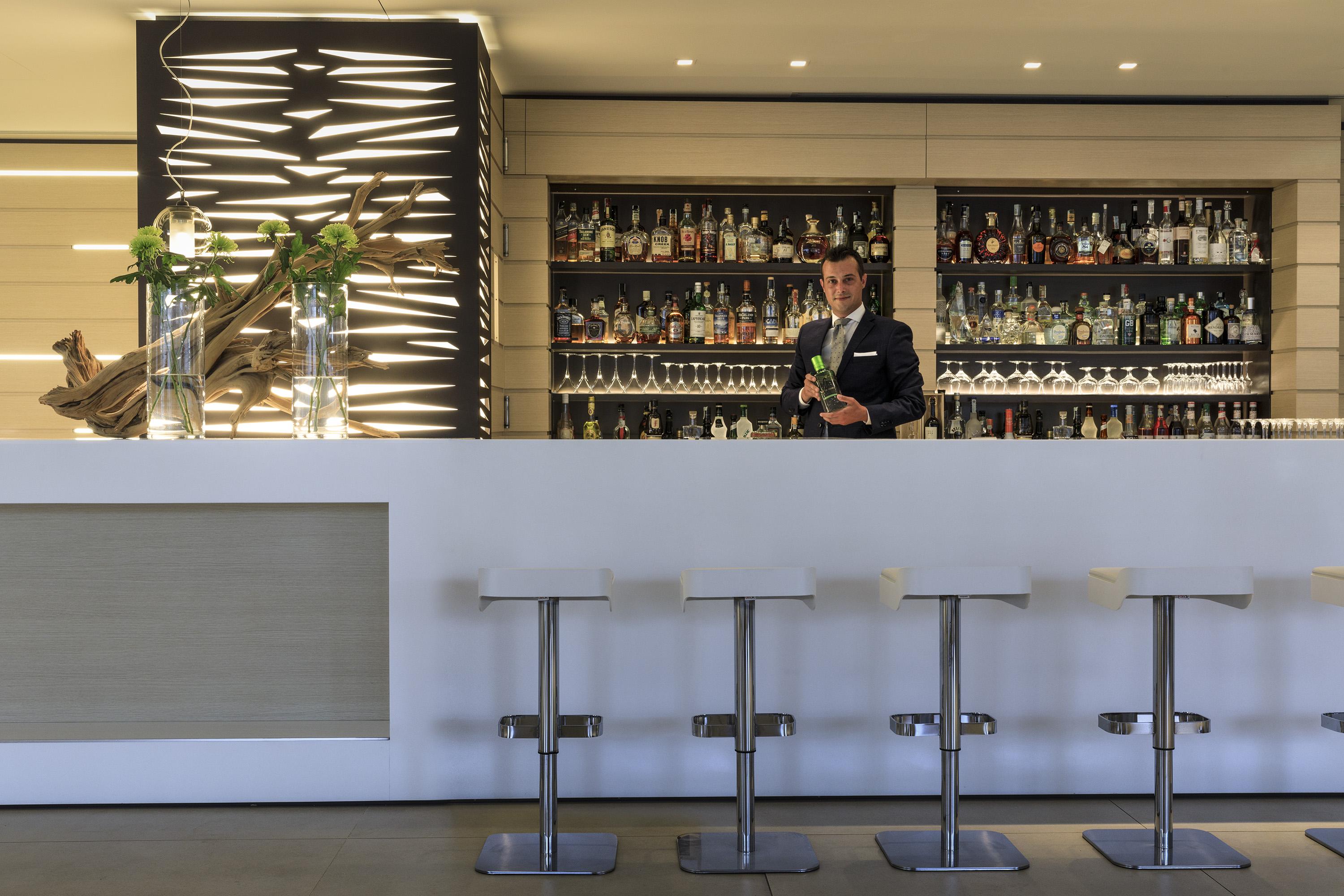 Almar Jesolo Resort & Spa Esterno foto The bar at the Hotel de la Paix
