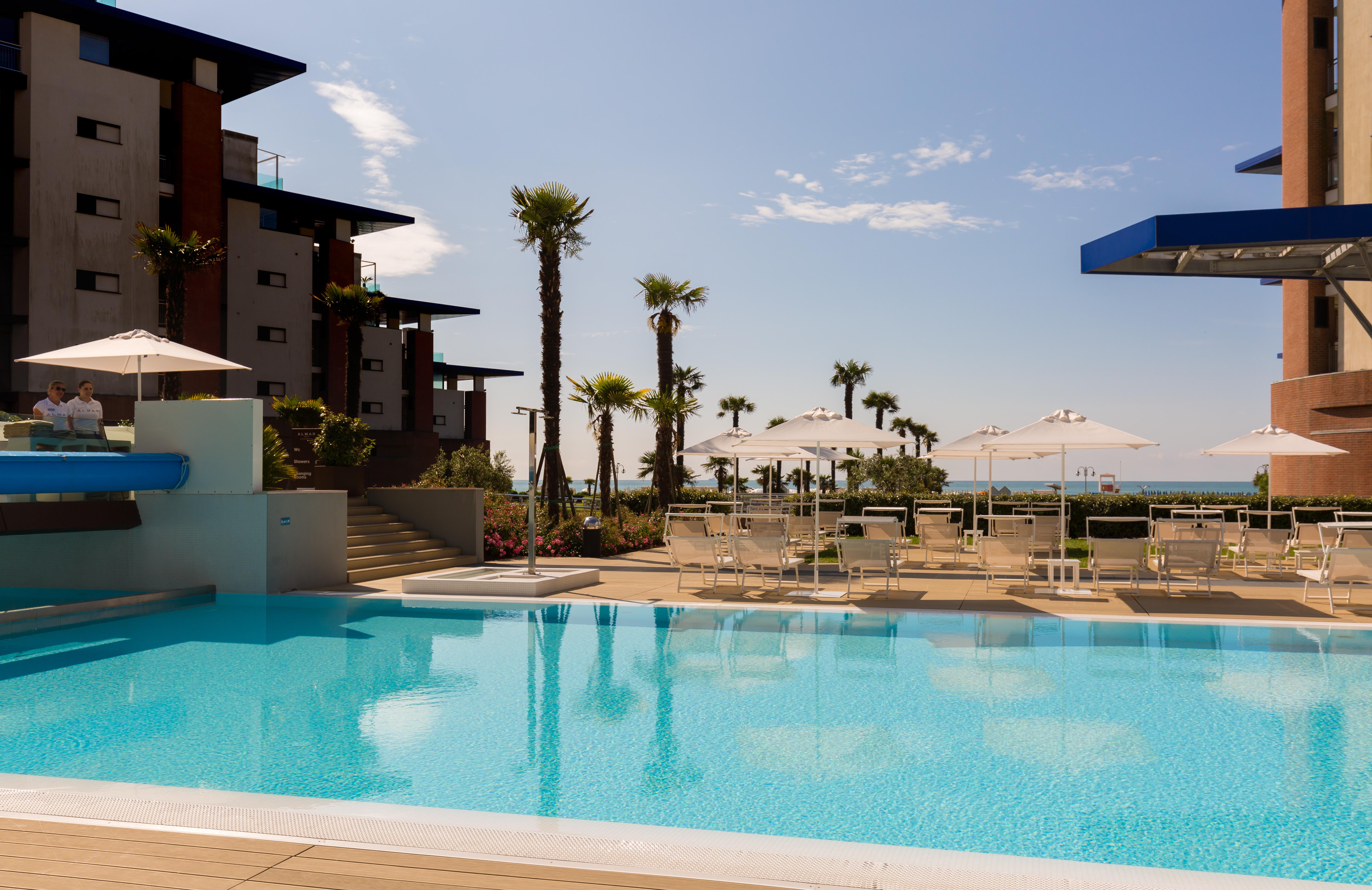 Almar Jesolo Resort & Spa Esterno foto The swimming pool at the hotel