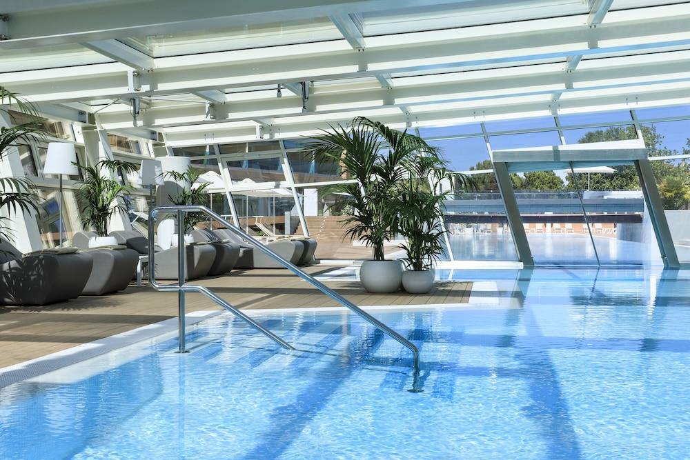 Almar Jesolo Resort & Spa Esterno foto The pool at the Sky Bar