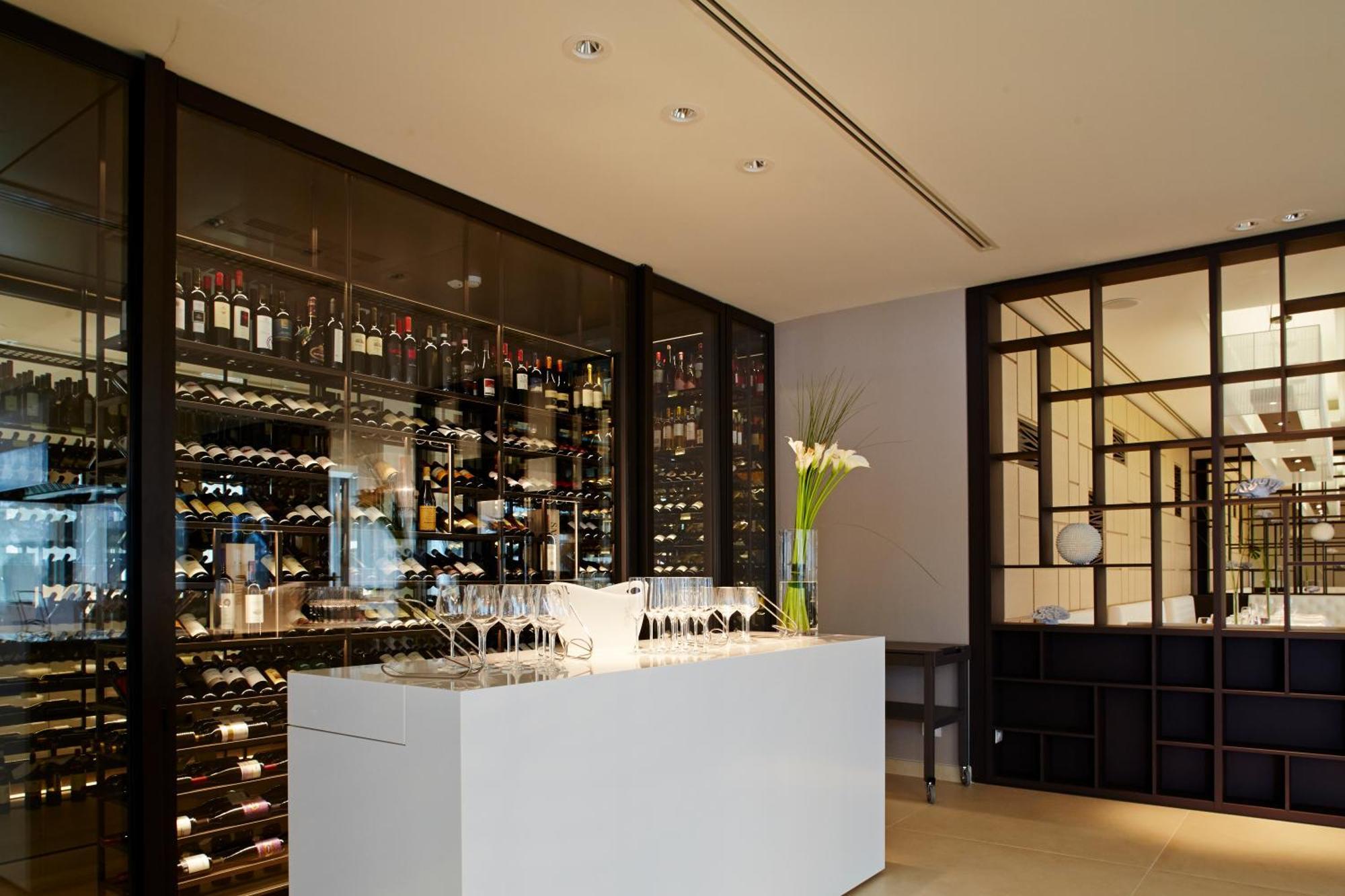 Almar Jesolo Resort & Spa Esterno foto The wine bar at the Connaught