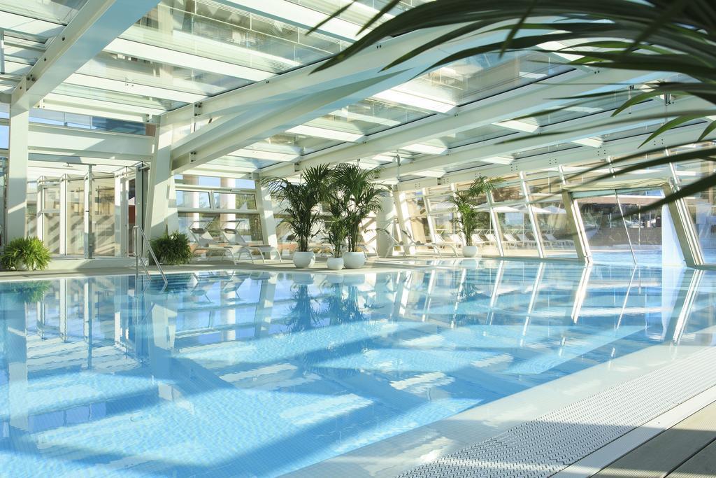 Almar Jesolo Resort & Spa Esterno foto The swimming pool at the hotel