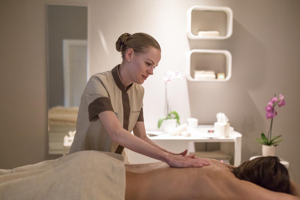 Almar Jesolo Resort & Spa Esterno foto Massage therapist