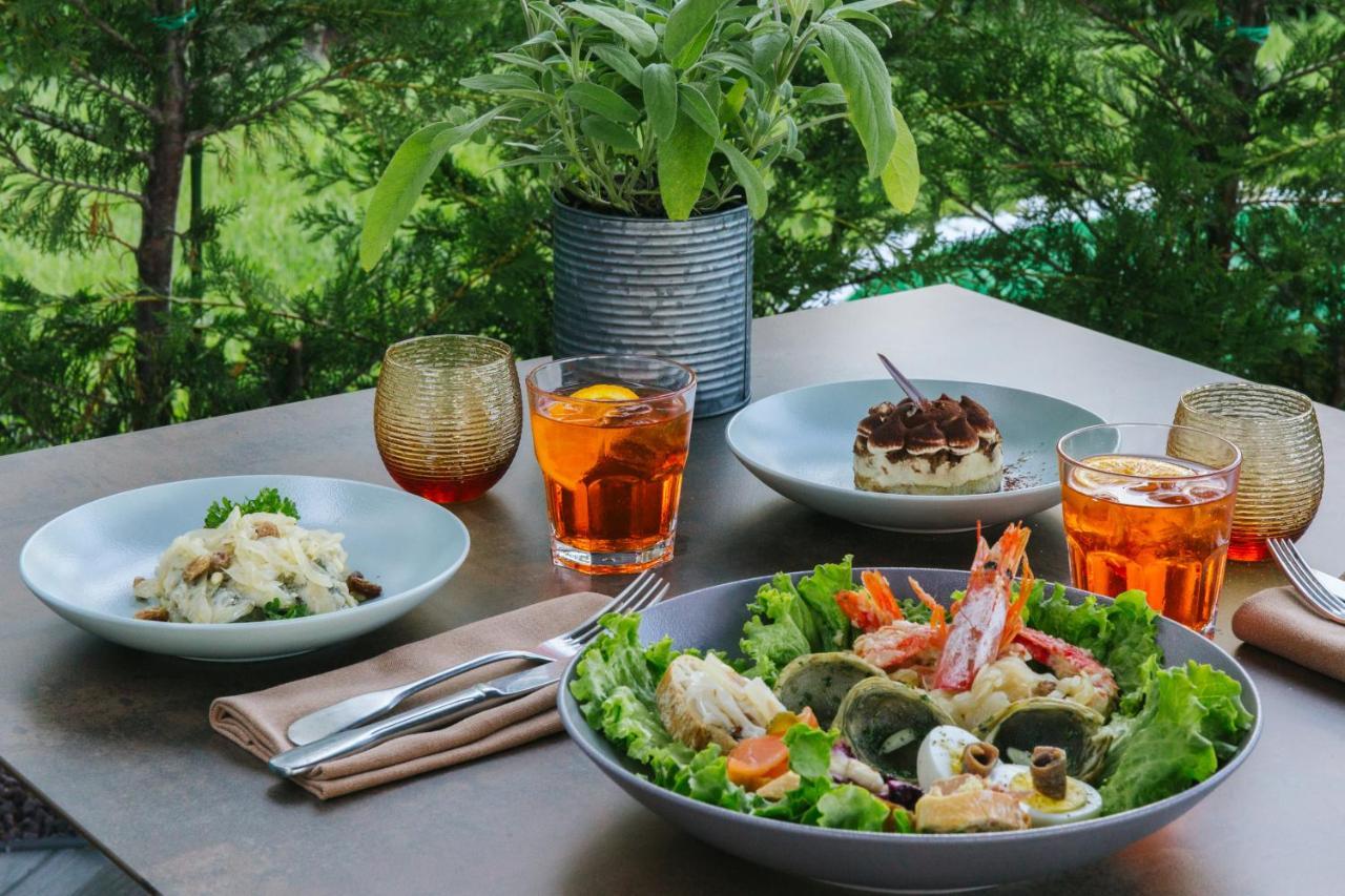 Almar Jesolo Resort & Spa Esterno foto A selection of Italian food